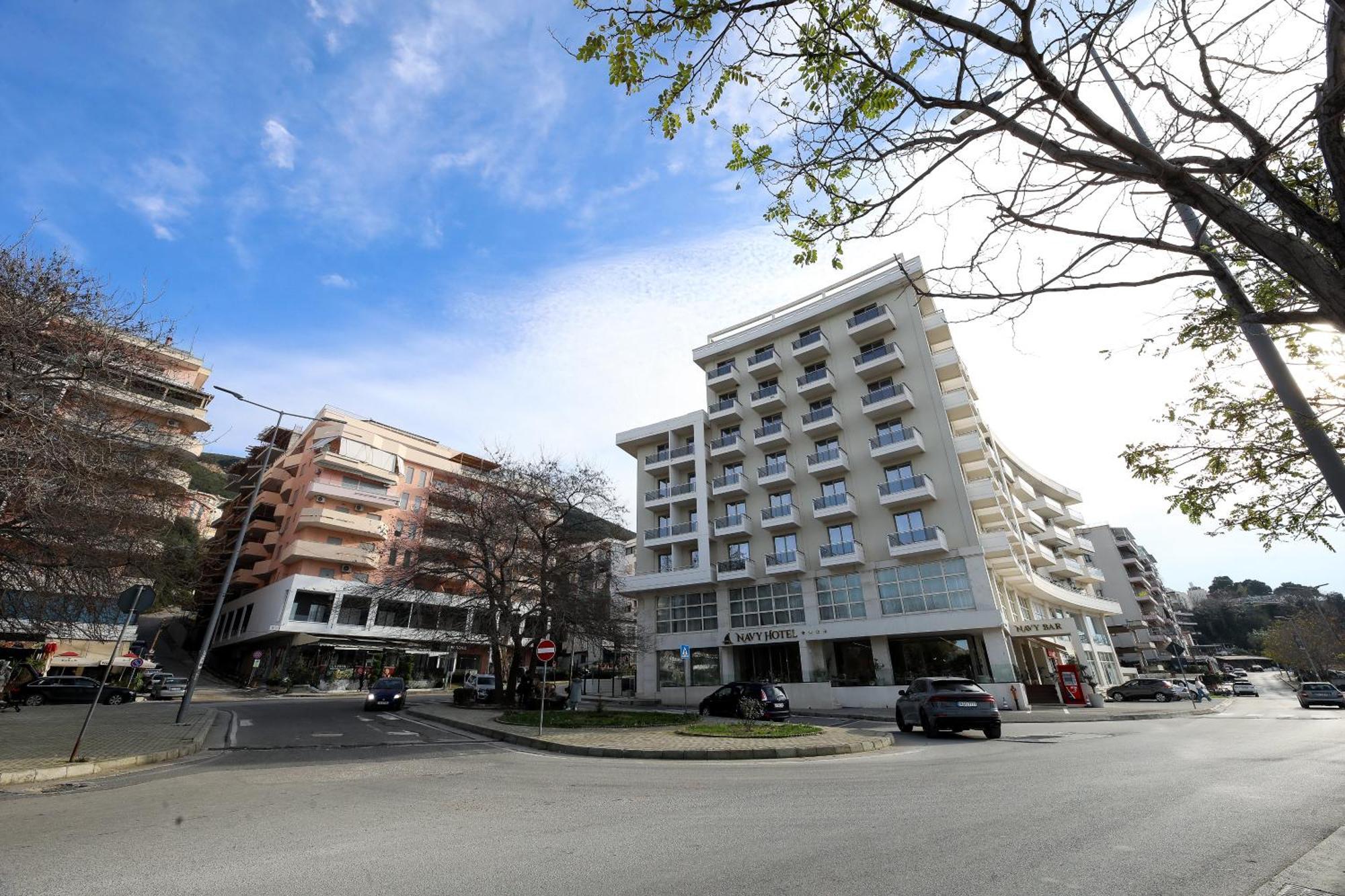 H&M Hotel Vlore Luaran gambar