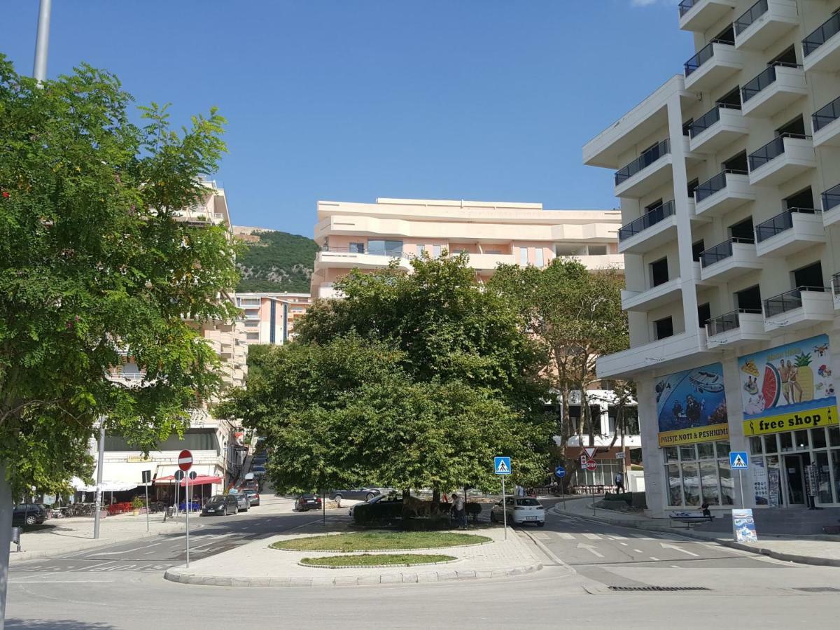 H&M Hotel Vlore Luaran gambar