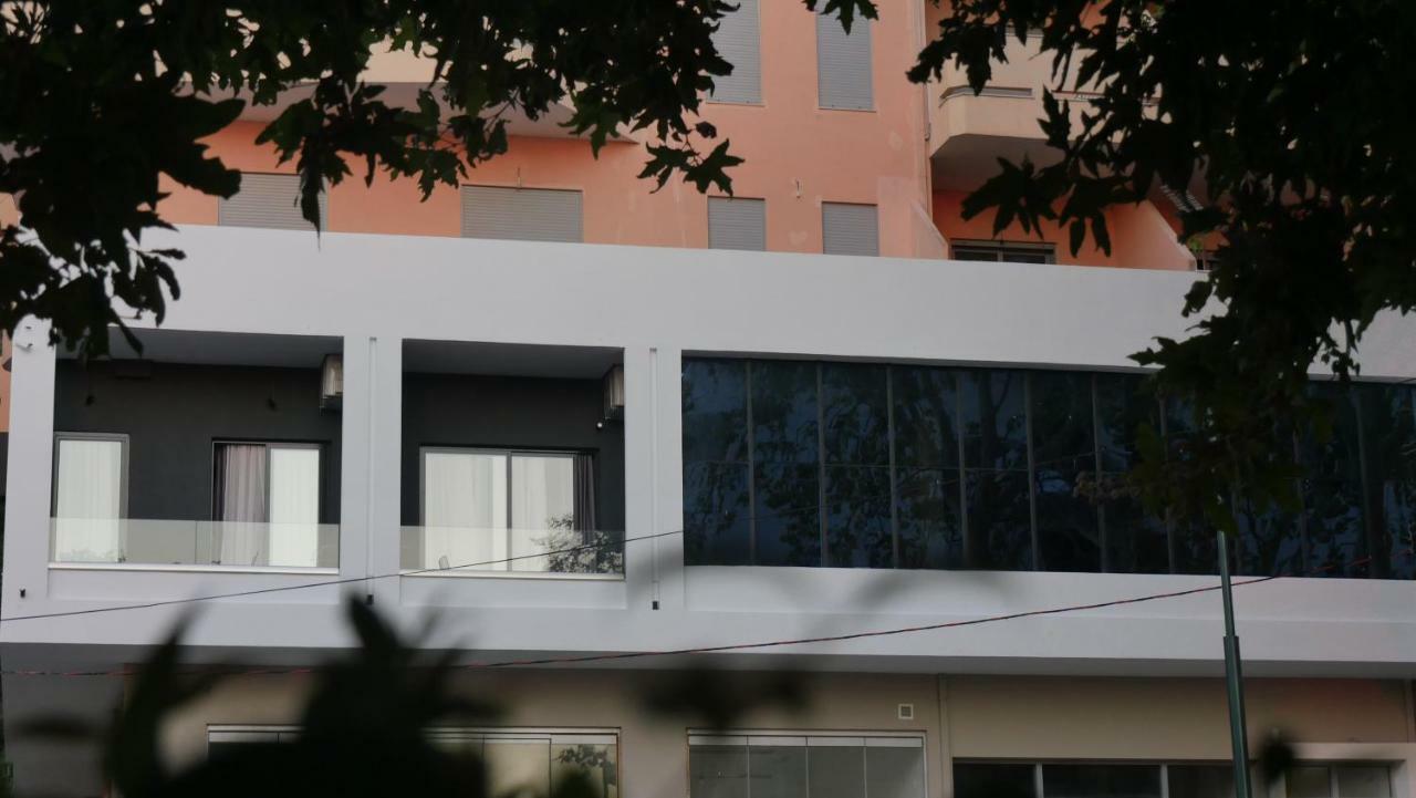 H&M Hotel Vlore Luaran gambar